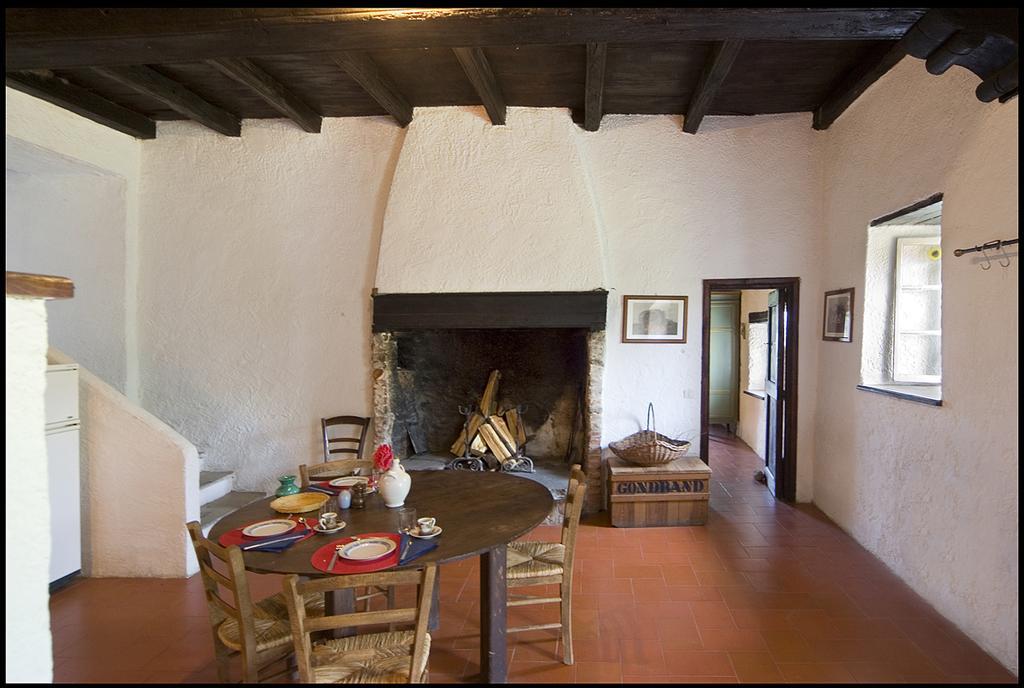 Agriturismo Famiglia Al Castello Di Bagnolo Bagnolo Piemonte Habitación foto
