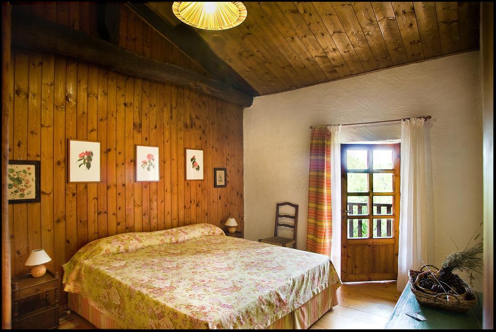 Agriturismo Famiglia Al Castello Di Bagnolo Bagnolo Piemonte Habitación foto