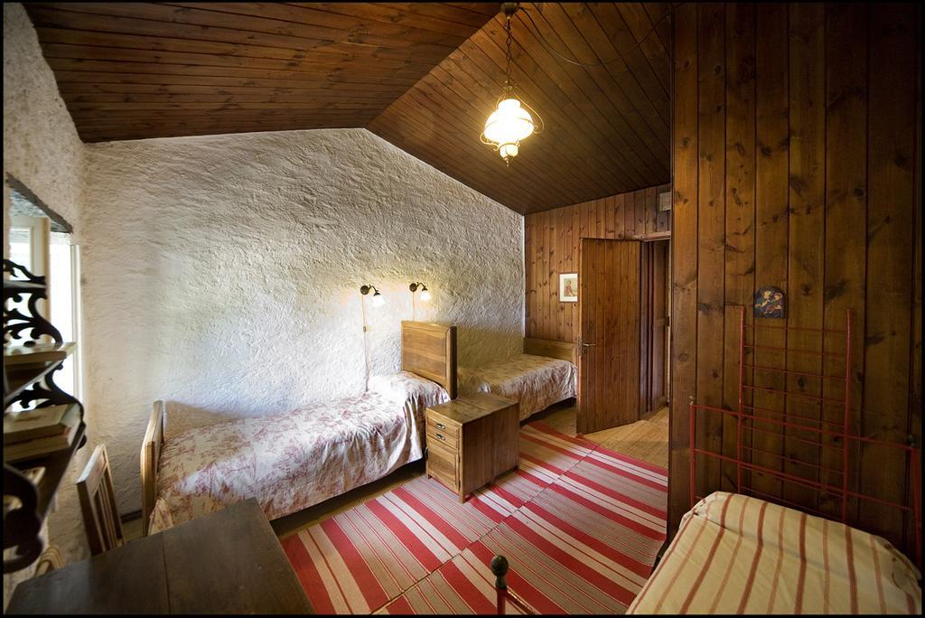 Agriturismo Famiglia Al Castello Di Bagnolo Bagnolo Piemonte Habitación foto